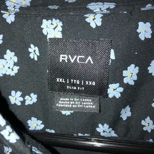 Men’s RVCA short sleeve button down. GREAT condition no holes or stains.